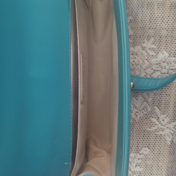 Chanel Boy Bag Turquoise Quilted Lambskin Authentic Rare Like New - Picture 10 of 12